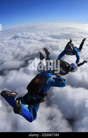 Fallschirmspringen lernen – beschleunigter Freifall Stockfoto