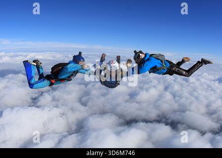 Fallschirmspringen lernen – beschleunigter Freifall Stockfoto