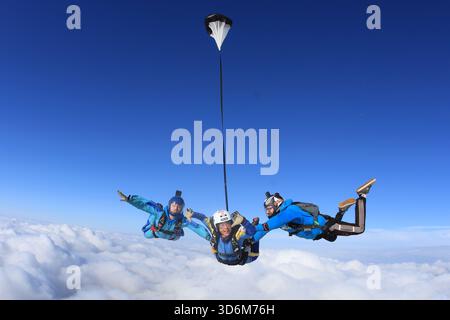 Fallschirmspringen lernen – beschleunigter Freifall Stockfoto
