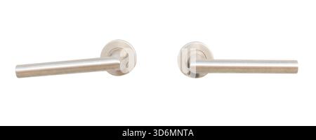 Zwei silberne Türgriffe oder -Griffe sind auf weißem Hintergrund mit Beschneidungspfad isoliert. Stockfoto