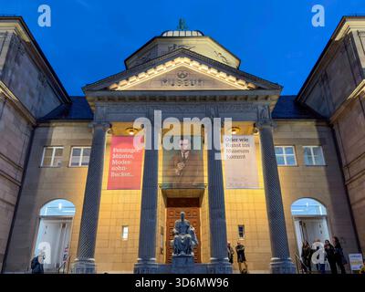 Museum Wiesbaden, Hessisches Landesmuseum für Kunst und Natur, Friedrich-Ebert-Allee, Wiesbaden, Hessen, Deutschland *** Museum Wiesbaden, Hessisches Landesmuseum für Kunst und Natur, Friedrich-Ebert-Allee, Wiesbaden, Hessen, Deutschland Stockfoto