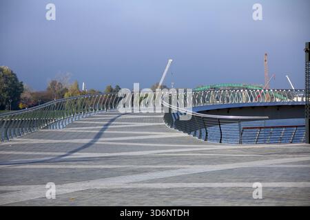 Fußgängerbrücke über die Save in Belgrad Stockfoto