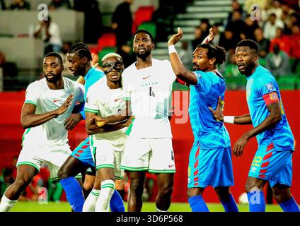 RABAT, MAROKKO - 16. NOVEMBER; Semi Ajayi, Victor Osimhen und Wilfred Ndidi aus Nigeria und Samuel Moutoussamy und Chor Mbemba von Dr Kongo während der Th Stockfoto