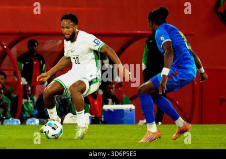 RABAT, MAROKKO - 16. NOVEMBER; Chidera Ejuke aus Nigeria und Dr Congo Verteidiger während der Playoffs zur FIFA-Weltmeisterschaft 2026 zwischen Nigeria und Dr. Congo A Stockfoto