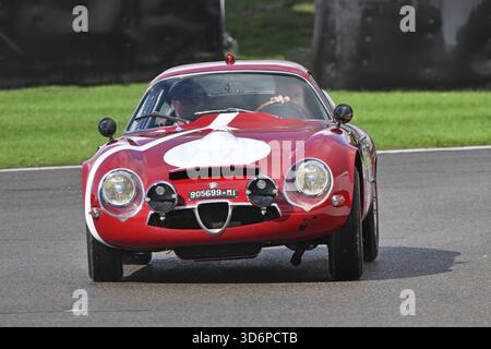 Alfa Romeo Giulia TZ, Alfa Romeo Celebrazione, Paraderunden zu Ehren der 100 Jahre seit Alfa Romeo die erste Hersteller-Weltmeisterschaft gewann Stockfoto