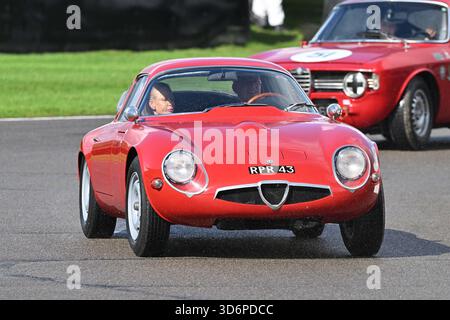 Alfa Romeo Giulia TZ, Alfa Romeo Celebrazione, Paraderunden zu Ehren der 100 Jahre seit Alfa Romeo die erste Hersteller-Weltmeisterschaft gewann Stockfoto