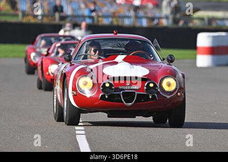 Alfa Romeo Giulia TZ, Alfa Romeo Celebrazione, Paraderunden zu Ehren der 100 Jahre seit Alfa Romeo die erste Hersteller-Weltmeisterschaft gewann Stockfoto