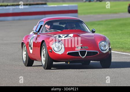 Alfa Romeo Giulia TZ, Alfa Romeo Celebrazione, Paraderunden zu Ehren der 100 Jahre seit Alfa Romeo die erste Hersteller-Weltmeisterschaft gewann Stockfoto