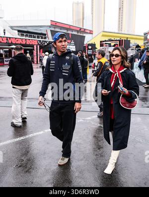 Paradies, Etats Unis. November 2025. ALBON Alexander (tha), Williams Racing FW47, Porträt und Lily Muni He, Porträt während des Formel-1-Grand Prix 2025 in Las Vegas, 22. Runde der FIA Formel-1-Weltmeisterschaft 2025 vom 21. Bis 23. November 2025 auf dem Las Vegas Strip Circuit in Paradise, Nevada, USA - Foto Eric Alonso/DPPI Credit: DPPI Media/Alamy Live News Stockfoto