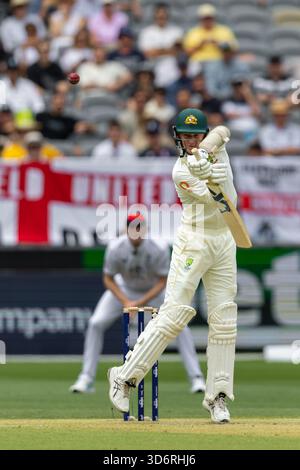 Perth, Australien. November 2025. Brendan Doggett von Australien im Einsatz während des NRMA Insurance Ashes First Test Day 2 Australien vs England im Optus Stadium, Perth, Australien, 22. November 2025 (Foto: Santanu Banik/News Images) *** GER AUT SUI OUT *** in Perth, Australien am 22.11.2025. (Foto: Santanu Banik/News Images/SIPA USA) Credit: SIPA USA/Alamy Live News Stockfoto