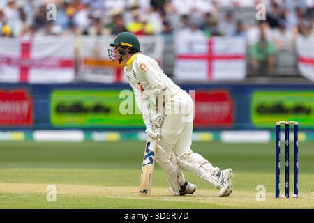 Perth, Australien. November 2025. Brendan Doggett von Australien im Einsatz während des NRMA Insurance Ashes First Test Day 2 Australien vs England im Optus Stadium, Perth, Australien, 22. November 2025 (Foto: Santanu Banik/News Images) *** GER AUT SUI OUT *** in Perth, Australien am 22.11.2025. (Foto: Santanu Banik/News Images/SIPA USA) Credit: SIPA USA/Alamy Live News Stockfoto