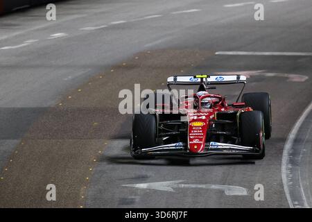 Las Vegas, NV, USA. November 2025. Scuderia Ferrari HP, Ferrari-Pilot Lewis Hamilton (44) fährt während des dritten Trainings beim Formel 1 Heineken Las Vegas Grand Prix in Las Vegas, NV. Christopher Trim/CSM/Alamy Live News Stockfoto