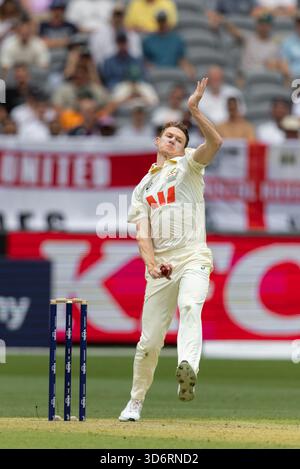 Perth, Australien. November 2025. Brendan Doggett of Australia Bowls während des NRMA Insurance Ashes First Test Day 2 Australien vs England im Optus Stadium, Perth, Australien, 22. November 2025 (Foto: Santanu Banik/News Images) *** GER AUT SUI OUT *** in Perth, Australien am 22.11.2025. (Foto: Santanu Banik/News Images/SIPA USA) Credit: SIPA USA/Alamy Live News Stockfoto
