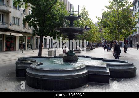 Wasserbrunnen auf dem Slaveykow-Platz, Sofia, Bulgarien Stockfoto