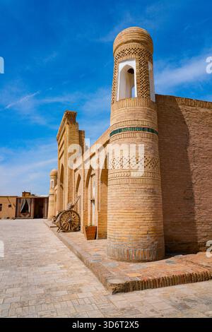 Madrasah Musa Tora : traditionelle islamische Architektur in Chivas Itchan Kala, Usbekistan Stockfoto