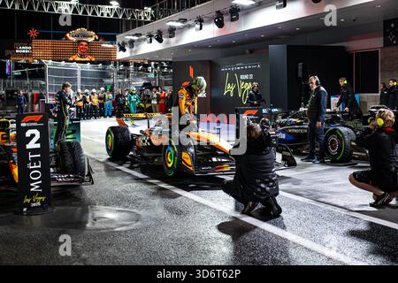 Paradies, Etats Unis. November 2025. NORRIS Lando (gbr), McLaren F1 Team MCL39, Porträt während des Formel-1-Grand Prix von Las Vegas 2025, 22. Runde der FIA Formel-1-Weltmeisterschaft 2025 vom 21. Bis 23. November 2025 auf dem Las Vegas Strip Circuit in Paradise, Nevada, USA - Foto André Ferreira/DPPI Credit: DPPI Media/Alamy Live News Stockfoto