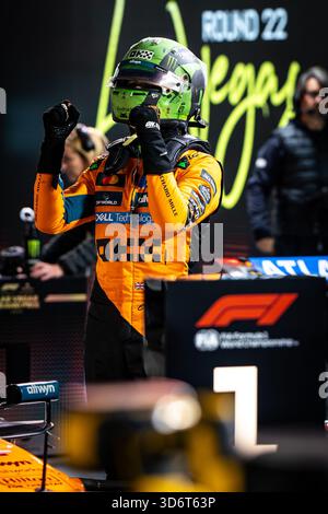 Paradies, Etats Unis. November 2025. NORRIS Lando (gbr), McLaren F1 Team MCL39, Porträt während des Formel-1-Grand Prix von Las Vegas 2025, 22. Runde der FIA Formel-1-Weltmeisterschaft 2025 vom 21. Bis 23. November 2025 auf dem Las Vegas Strip Circuit in Paradise, Nevada, USA - Foto André Ferreira/DPPI Credit: DPPI Media/Alamy Live News Stockfoto