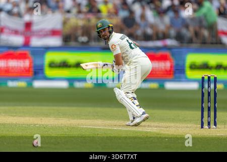 Perth, Australien. November 2025. Jake Weatherald aus Australien spielt beim NRMA Insurance Ashes First Test Day 2 Australien gegen England im Optus Stadium, Perth, Australien, 22. November 2025 (Foto: Santanu Banik/News Images) *** GER AUT SUI OUT *** in Perth, Australien am 22. November 2025. (Foto: Santanu Banik/News Images/SIPA USA) Credit: SIPA USA/Alamy Live News Stockfoto