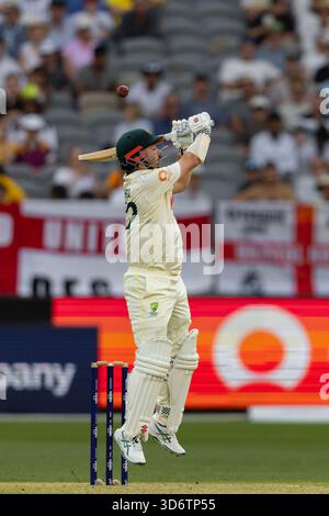 Perth, Australien. November 2025. Travis Head of Australia im Einsatz während des NRMA Insurance Ashes First Test Day 2 Australia vs England im Optus Stadium, Perth, Australien, 22. November 2025 (Foto: Santanu Banik/News Images) *** GER AUT SUI OUT *** in Perth, Australien am 22.11.2025. (Foto: Santanu Banik/News Images/SIPA USA) Credit: SIPA USA/Alamy Live News Stockfoto