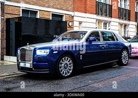 2018 Rolls Royce Phantom mit 1R Nummernschild, Mayfair, London, England Stockfoto