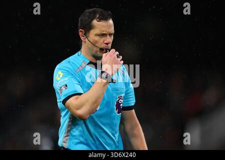 London, Großbritannien. November 2025. Schiedsrichter Darren England beim Spiel der Fulham gegen Sunderland Premier League in Craven Cottage, London. Der Bildnachweis sollte lauten: Paul Terry/Sportimage Credit: Sportimage Ltd/Alamy Live News Stockfoto