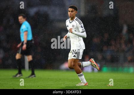 LONDON, Großbritannien - 22. November 2025: Josh King of Fulham FC während des Premier League Spiels zwischen Fulham FC und Sunderland AFC im Craven Cottage (Credit: Craig Mercer/ Alamy Live News) Stockfoto
