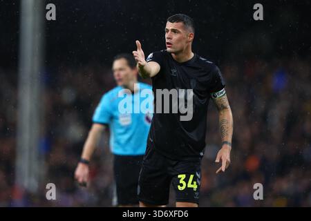 LONDON, Großbritannien - 22. November 2025: Granit Xhaka von Sunderland AFC während des Premier League Spiels zwischen Fulham FC und Sunderland AFC in Craven Cottage (Credit: Craig Mercer/ Alamy Live News) Stockfoto