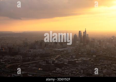 Philadelphia, Pennsylvania, Sonnenuntergang aus der Vogelperspektive. Stockfoto
