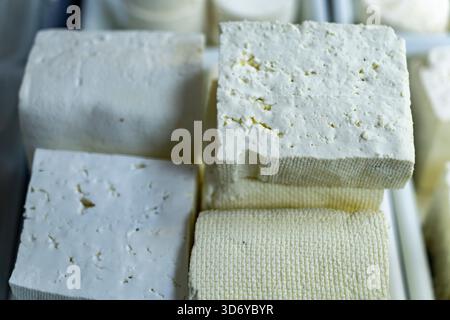 Käse- und Joghurtladen, Frauenmarkt, Sofia, Republik Bulgarien, Europa. Stockfoto