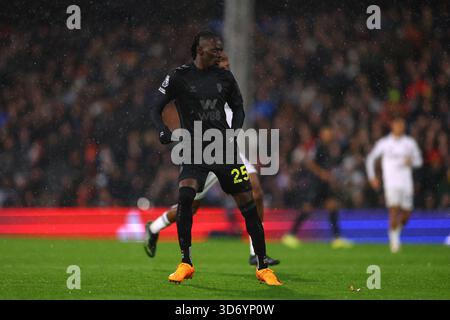 Craven Cottage, Fulham, London, Großbritannien. November 2025. Premier League Football, Fulham gegen Sunderland; Bertrand Traore von Sunderland Credit: Action Plus Sports/Alamy Live News Stockfoto