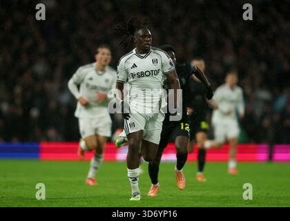 Craven Cottage, Fulham, London, Großbritannien. November 2025. Premier League Football, Fulham gegen Sunderland; Calvin Bassey von Fulham Credit: Action Plus Sports/Alamy Live News Stockfoto