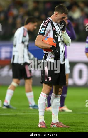 22. November 2025, Artemio Franchi Stadium, Florenz, Italien; Serie A Enilive Football Match; Fiorentina gegen Juventus; Dusan Vlahovic vom FC Juventus zeigt seine Enttäuschung Stockfoto