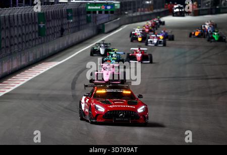 Paradies, Etats Unis. November 2025. FIA Mercedes-AMG GT Black Series Safety Car während der 7. Runde der F1 Academy Championship 2025 vom 21. Bis 23. November 2025 auf dem Las Vegas Strip Circuit in Paradise, Nevada, USA - Foto HOCH ZWEI/DPPI Credit: DPPI Media/Alamy Live News Stockfoto