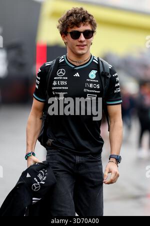 Paradies, Etats Unis. November 2025. KIMI ANTONELLI Andrea (ita), Mercedes AMG F1 Team W16, Porträt während des Formel-1-Grand Prix von Las Vegas 2025, 22. Runde der FIA Formel-1-Weltmeisterschaft 2025 vom 21. Bis 23. November 2025 auf dem Las Vegas Strip Circuit in Paradise, Nevada, USA - Foto DPPI Credit: DPPI Media/Alamy Live News Stockfoto