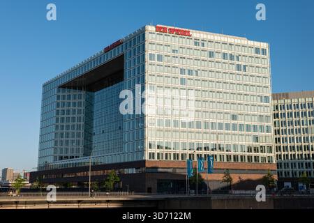 Der Spiegel-Hauptsitz (Ericusspitze) in der Speicherstadt in Hamburg. Äußere des modernen Bürokomplexes. Stockfoto