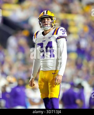 Baton Rouge, Louisiana, USA. November 2025. LSU-Kicker Damian Ramos (34) während der ersten Hälfte eines College-Footballspiels zwischen den Louisiana State Tigers und den Western Kentucky Hilltoppers und am 22. November 2025 in Baton Rouge, Louisiana. LSU gewann mit 13:10. (Kreditbild: © Scott Coleman/ZUMA Press Wire) NUR REDAKTIONELLE VERWENDUNG! Nicht für kommerzielle ZWECKE! Quelle: ZUMA Press, Inc./Alamy Live News Stockfoto