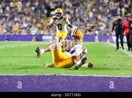 Baton Rouge, Louisiana, USA. November 2025. LSU Quarterback Michael van Buren Jr. (11) wird in der zweiten Hälfte eines College-Footballspiels zwischen den Louisiana State Tigers und den Western Kentucky Hilltoppers und am 22. November 2025 in Baton Rouge, Louisiana, hinter der Torlinie zurückgelassen. LSU gewann mit 13:10. (Kreditbild: © Scott Coleman/ZUMA Press Wire) NUR REDAKTIONELLE VERWENDUNG! Nicht für kommerzielle ZWECKE! Quelle: ZUMA Press, Inc./Alamy Live News Stockfoto
