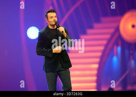 Die Giovanni Zarrella Show - Wir sagen Dankeschön Moderator Giovanni Zarrella. Die Giovanni Zarrella Show. ZDF-Live Sendung vom 22.11.2025 in der Baden-Arena Offenburg unter dem Motto Wir sagen Dankeschön. Offenburg, Baden-Württemberg, Deutschland. *** Die Giovanni Zarrella Show Wir sagen Dankeschön Moderator Giovanni Zarrella Show ZDF Live-Übertragung vom 22 11 2025 in der Baden Arena Offenburg unter dem Motto Wir sagen Dankeschön Offenburg, Baden Württemberg, Deutschland Stockfoto