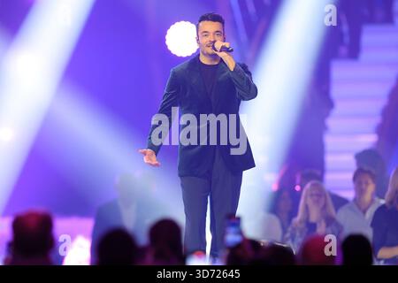 Die Giovanni Zarrella Show - Wir sagen Dankeschön Moderator Giovanni Zarrella. Die Giovanni Zarrella Show. ZDF-Live Sendung vom 22.11.2025 in der Baden-Arena Offenburg unter dem Motto Wir sagen Dankeschön. Offenburg, Baden-Württemberg, Deutschland. *** Die Giovanni Zarrella Show Wir sagen Dankeschön Moderator Giovanni Zarrella Show ZDF Live-Übertragung vom 22 11 2025 in der Baden Arena Offenburg unter dem Motto Wir sagen Dankeschön Offenburg, Baden Württemberg, Deutschland Stockfoto