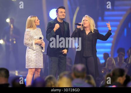 Die Giovanni Zarrella Show - Wir sagen Dankeschön Giovanni Zarrella mit Marina Marx und Nicole. Giovanni Zarrella mit MDie Giovanni Zarrella Show. ZDF-Live Sendung vom 22.11.2025 in der Baden-Arena Offenburg unter dem Motto Wir sagen Dankeschön. Offenburg, Baden-Württemberg, Deutschland. *** Die Giovanni Zarrella Show Wir sagen Dankeschön Giovanni Zarrella mit Marina Marx und Nicole Giovanni Zarrella mit MDie Giovanni Zarrella Show ZDF Live-Übertragung vom 22 11 2025 in der Baden Arena Offenburg unter dem Motto Wir sagen Dankeschön Offenburg, Baden Württemberg, Deutschland Stockfoto