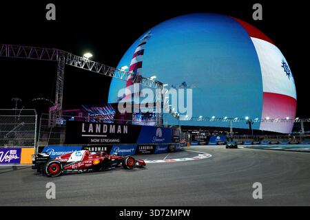 Der britische Formel-1-Pilot Lewis Hamilton von Scuderia Ferrari im Einsatz beim Formel-1-Grand-Prix von Las Vegas auf dem Las Vegas Strip Circuit am Samstag, den 22. November 2025. Foto: Greg Nash/UPI Stockfoto