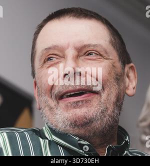 Gary 'Mani' Mounfield bei einer Speaker-Veranstaltung über sein Leben in den Stone Roses und seine anderen Bands im Hotel Football, Manchester im März 2025 Stockfoto