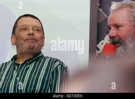 Gary 'Mani' Mounfield bei einer Speaker-Veranstaltung über sein Leben in den Stone Roses und seine anderen Bands im Hotel Football, Manchester im März 2025 Stockfoto