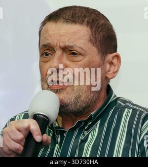 Gary 'Mani' Mounfield bei einer Speaker-Veranstaltung über sein Leben in den Stone Roses und seine anderen Bands im Hotel Football, Manchester im März 2025 Stockfoto