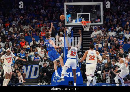 Orlando, Florida, USA, 22. November 2025, Orlando Magic Stürmer Franz Wagner #22 versucht im Kia Center zu schießen. (Foto: Marty Jean-Louis/Alamy Live News Stockfoto