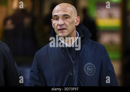 Groningen, Niederlande. November 2025. GRONINGEN, 23-11-2025, Stadion Euroborg, Saison 2025/2026, niederländischer Eredivisie Football, Spiel zwischen FC Groningen und PEC Zwolle, Foto zeigt technischen Direktor Groningen Mo Allach Credit: Pro Shots/Alamy Live News Stockfoto