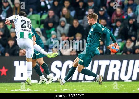 Groningen, Niederlande. November 2025. GRONINGEN, NIEDERLANDE - 23. NOVEMBER: Thom van Bergen vom FC Groningen erzielte 1-1 beim niederländischen Eredivisie-Spiel zwischen FC Groningen und PEC Zwolle im Stadion Euroborg am 23. November 2025 in Groningen, Niederlande. (Foto: Pieter van der Woude/Orange Pictures) Credit: Orange Pics BV/Alamy Live News Stockfoto