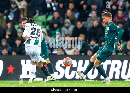 Groningen, Niederlande. November 2025. GRONINGEN, NIEDERLANDE - 23. NOVEMBER: Thom van Bergen vom FC Groningen erzielte 1-1 beim niederländischen Eredivisie-Spiel zwischen FC Groningen und PEC Zwolle im Stadion Euroborg am 23. November 2025 in Groningen, Niederlande. (Foto: Pieter van der Woude/Orange Pictures) Credit: Orange Pics BV/Alamy Live News Stockfoto