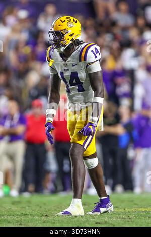 Baton Rouge, LA, USA. November 2025. Der LSU Trey'Dez Green (14) macht sich bereit, während der NCAA-Fußballspiele zwischen den Western Kentucky Hilltoppers und den LSU Tigers im Tiger Stadium in Baton Rouge, LA, eine Route zu laufen. Jonathan Mailhes/CSM/Alamy Live News Stockfoto