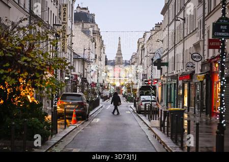 PARIS, FRANKREICH - 26. MAI: Picknicker nehmen am Großen Picknick auf den Champs-Elysées in Paris, Frankreich, am 26. Mai 2024 teil. Stockfoto